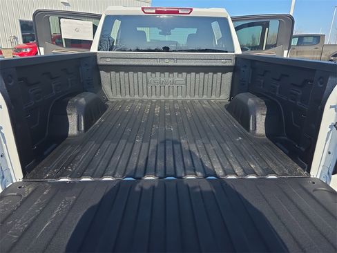 New 2026 GMC Sierra 1500 SLE image 12