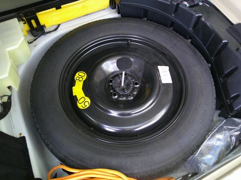 Used 2013 Land Rover LR2 image 14