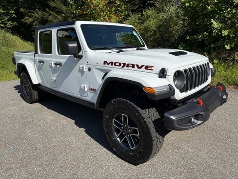 New 2025 Jeep Gladiator Mojave w/ Convenience Group image 5
