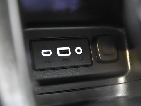 Used 2023 Chevrolet Equinox LS image 28