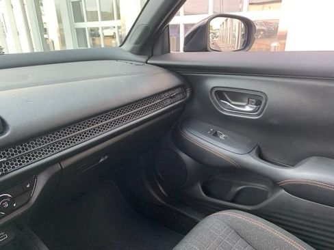 Used 2024 Honda HR-V Sport image 15