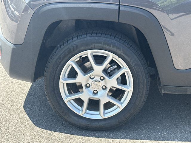 Used 2020 Jeep Renegade Latitude FWD image 21