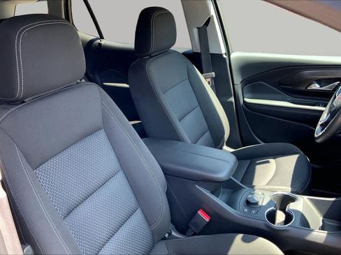 Used 2024 GMC Terrain SLE w/ Driver Convenience Package FWD image 9