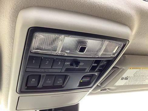 Used 2023 Toyota 4Runner Limited AWD/4WD image 33