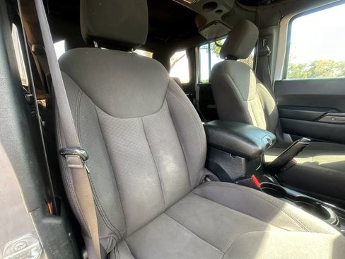 Used 2015 Jeep Wrangler Unlimited Sport w/ Quick Order Package 23S AWD/4WD image 18