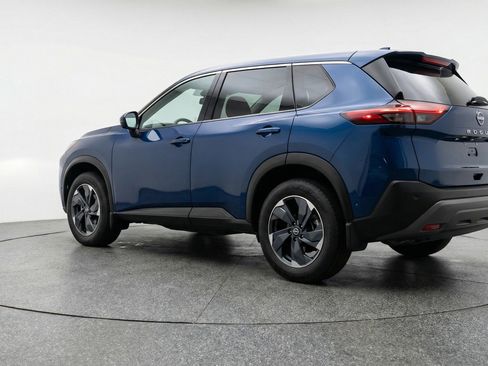 Used 2025 Nissan Rogue SV image 6