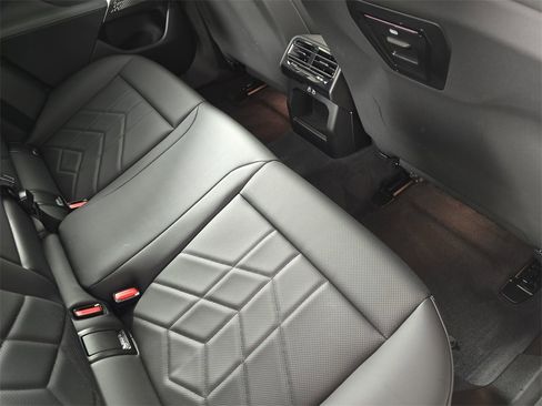 Used 2025 BMW 530i xDrive w/ Premium Package image 12