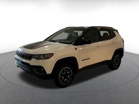 Used 2025 Jeep Compass Trailhawk AWD/4WD image 8