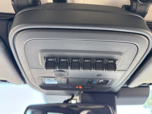 Used 2025 Ford Bronco Badlands AWD/4WD image 14