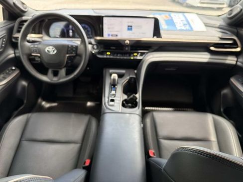 Used 2023 Toyota Crown AWD/4WD image 22