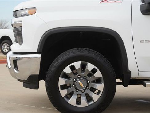 Used 2025 Chevrolet Silverado 2500 LT w/ Safety Package image 5