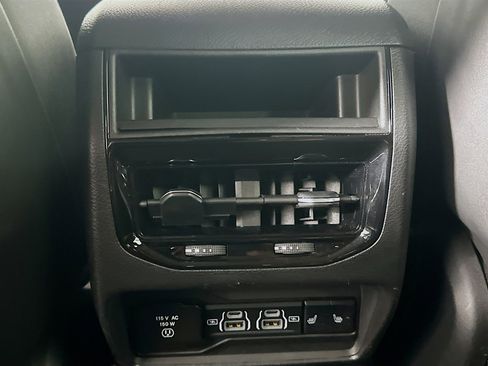 Used 2023 Jeep Grand Cherokee Limited w/ Black Appearance Package image 27