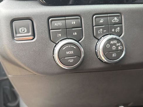 Used 2026 GMC Sierra 1500 SLT AWD/4WD image 9