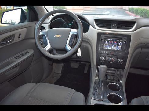 Used 2017 Chevrolet Traverse LT w/ Style and Technology Package image 31