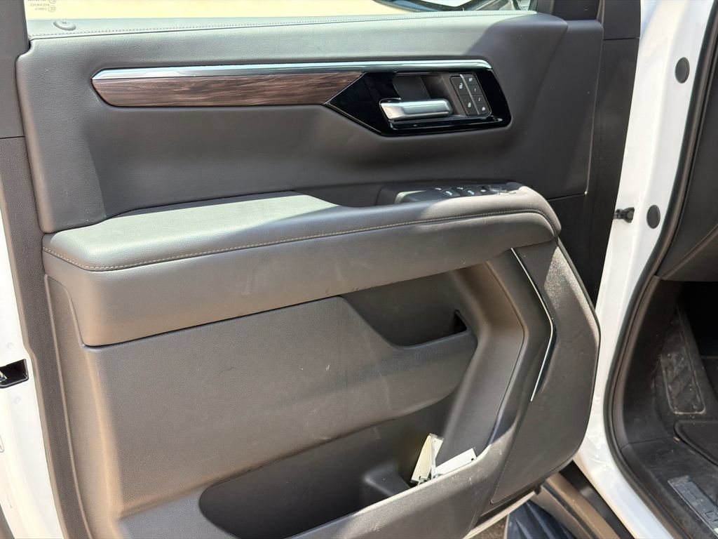 Used 2025 Chevrolet Tahoe LT AWD/4WD image 10