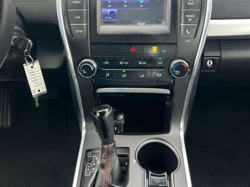 Used 2015 Toyota Camry SE image 22