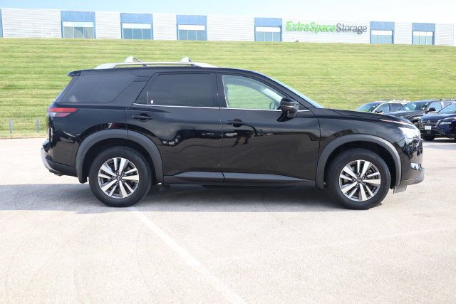 Used 2024 Nissan Pathfinder SL AWD/4WD image 4