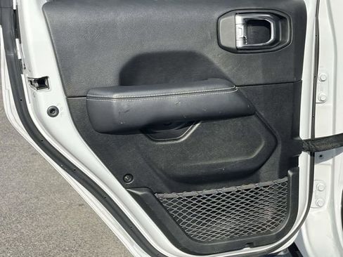 Used 2020 Jeep Wrangler Unlimited Sahara image 16