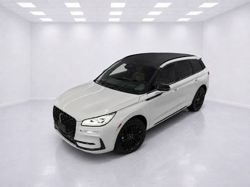 Used 2025 Lincoln Corsair Reserve w/ Equipment Group 202A AWD/4WD image 4