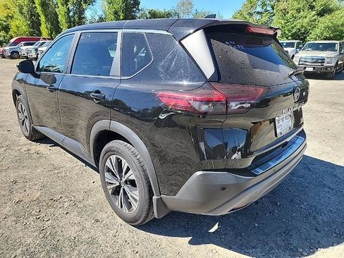 Used 2023 Nissan Rogue SV image 3