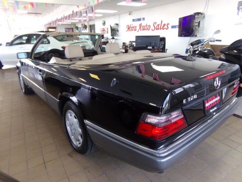 Used 1994 Mercedes-Benz E 320 Convertible image 3