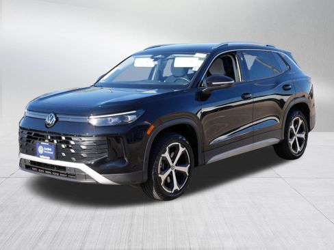 Used 2025 Volkswagen Tiguan SE AWD/4WD image 3