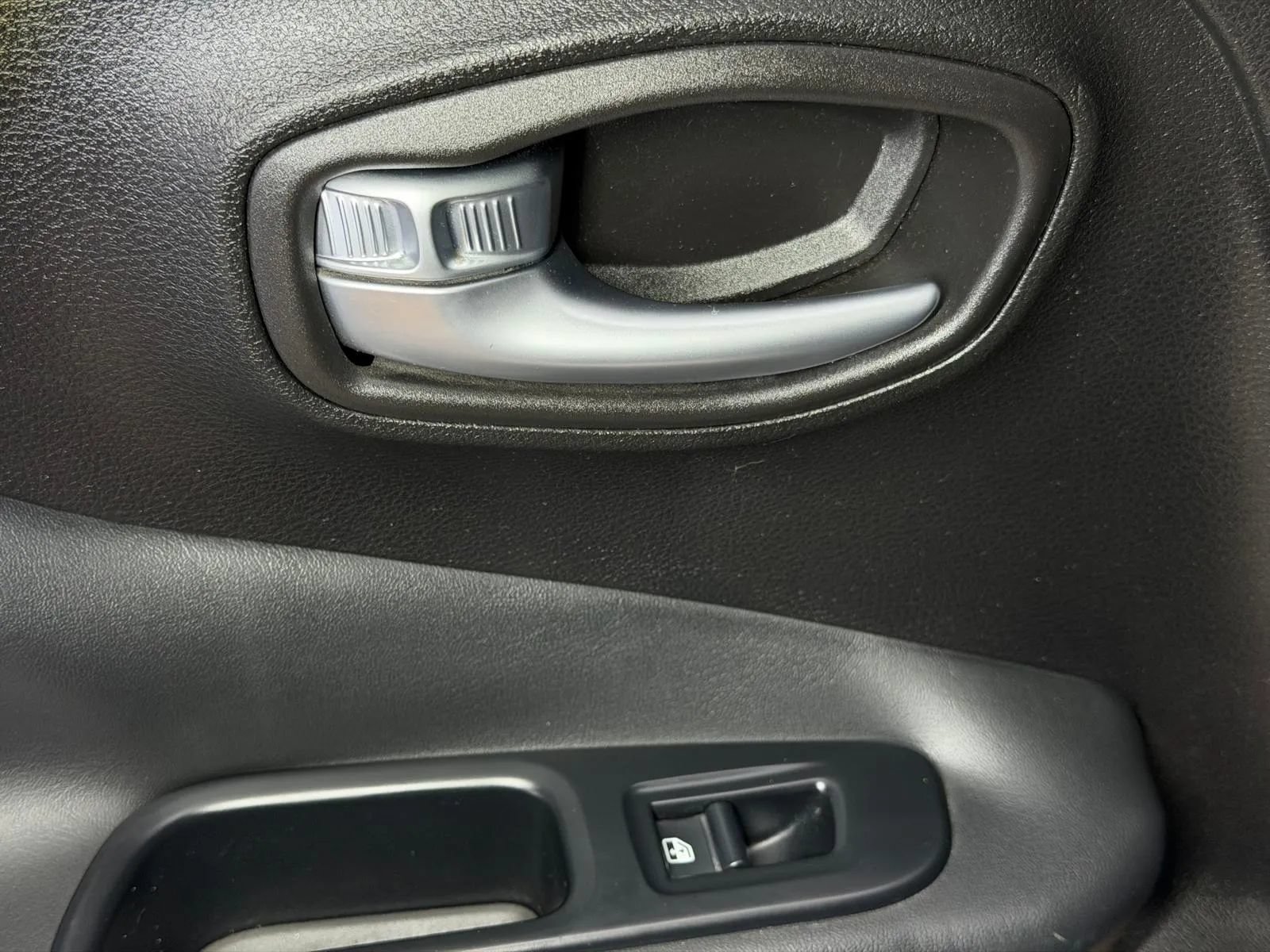 Used 2016 Jeep Renegade 75th Anniversary FWD image 16