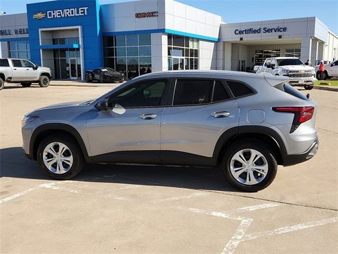 Used 2024 Chevrolet Trax LS image 2