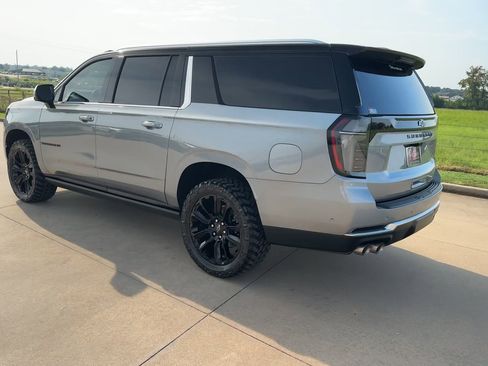 New 2025 Chevrolet Suburban Premier image 7