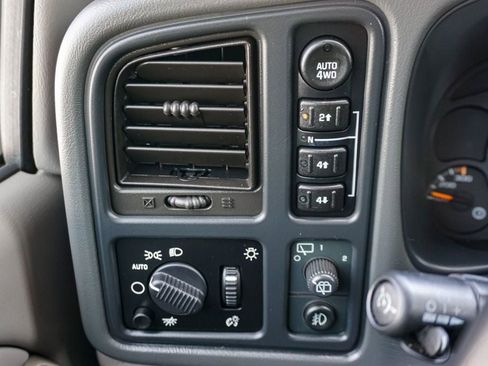 Used 2005 GMC Yukon XL 2500 SLT w/ SLT Preferred Equipment Group image 26