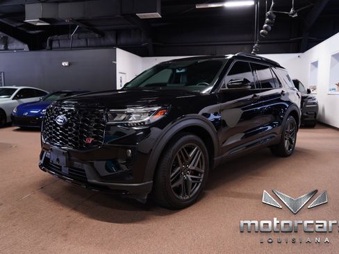 Used 2025 Ford Explorer ST AWD/4WD image 3