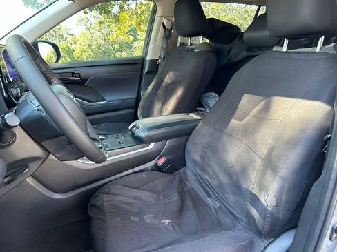 Used 2023 Toyota Highlander LE image 14