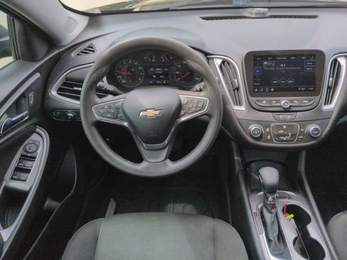 Used 2021 Chevrolet Malibu LS FWD image 19