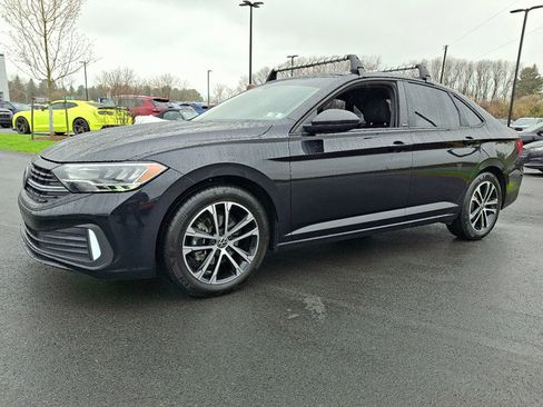 Used 2024 Volkswagen Jetta Sport image 3