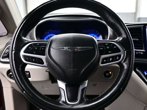 Used 2022 Chrysler Pacifica Touring-L AWD/4WD image 27