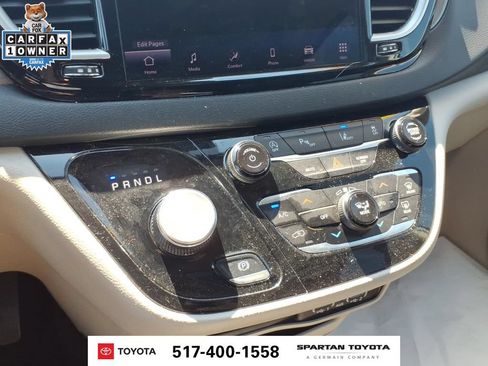 Used 2024 Chrysler Pacifica Touring-L FWD image 21