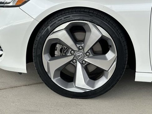 Used 2018 Honda Accord Touring image 11