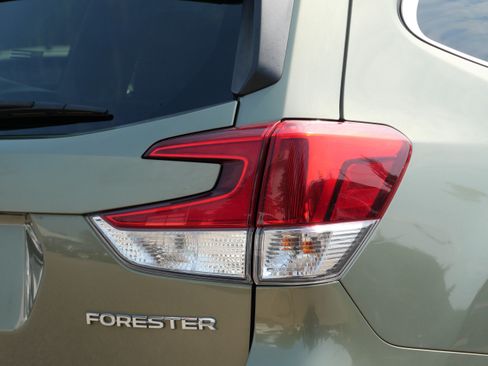 Used 2020 Subaru Forester Limited w/ Popular Package #3 AWD/4WD image 17