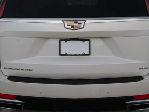 Used 2024 Cadillac Escalade Premium Luxury RWD image 10