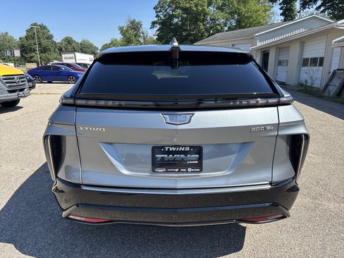 Used 2024 Cadillac Lyriq Luxury AWD/4WD image 4