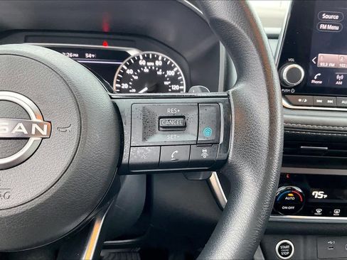 Used 2023 Nissan Rogue SV image 24