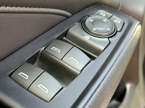 Used 2023 Chevrolet Traverse LT image 13