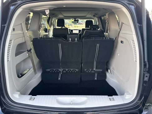Used 2024 Chrysler Pacifica Limited image 29