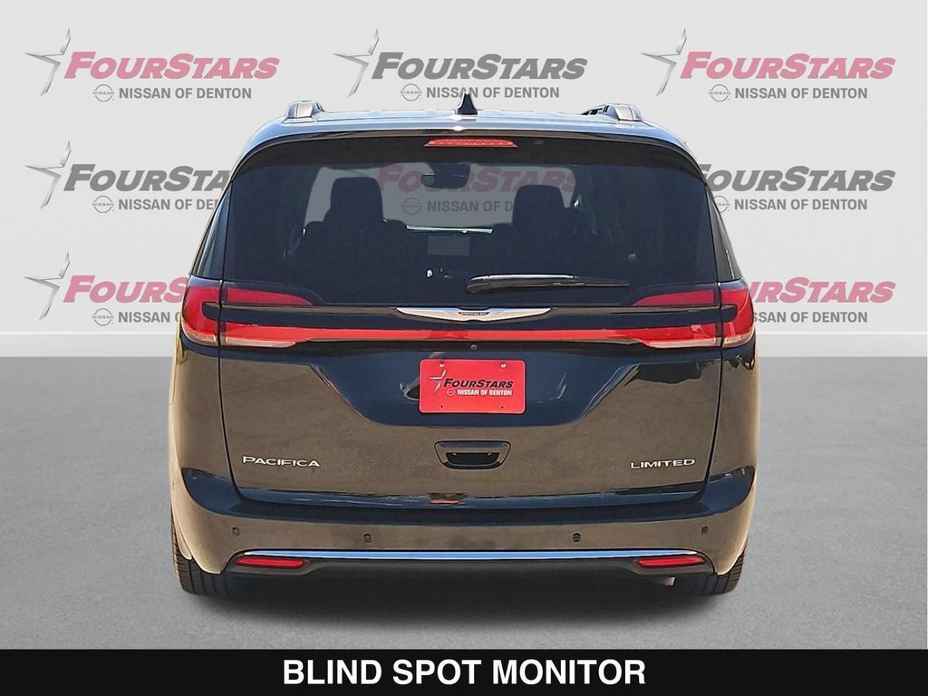 Used 2023 Chrysler Pacifica Limited w/ Uconnect Theater Family Group FWD image 5