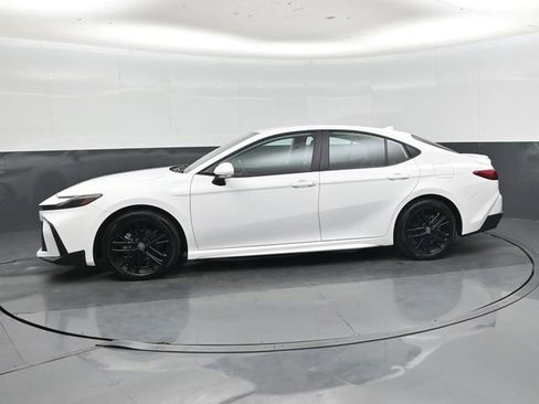 Used 2026 Toyota Camry SE FWD image 9