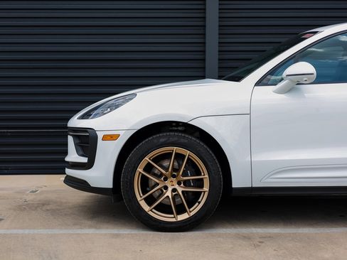 Certified 2025 Porsche Macan image 11