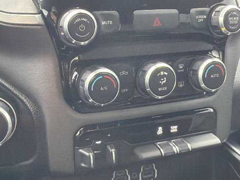 Used 2022 RAM 1500 Big Horn AWD/4WD image 14