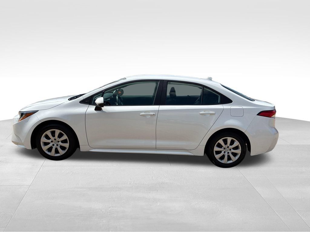 Used 2024 Toyota Corolla LE FWD image 2