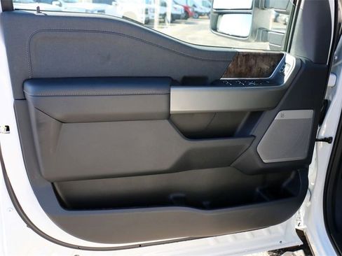 New 2026 Ford F250 Lariat w/ Black Appearance Package image 13