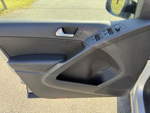 Used 2017 Volkswagen Tiguan Sport image 23